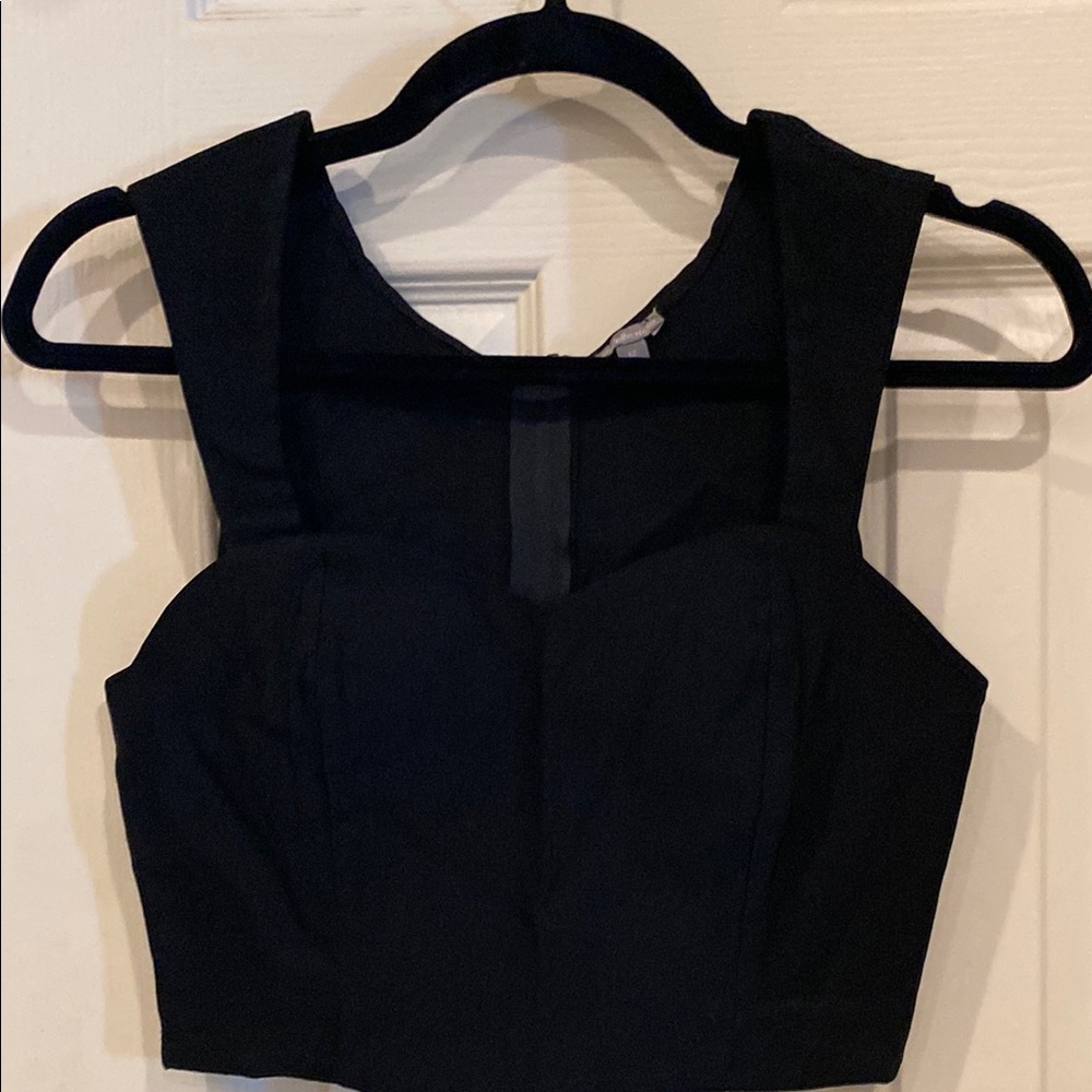 Chic Black Sleeveless Crop Top